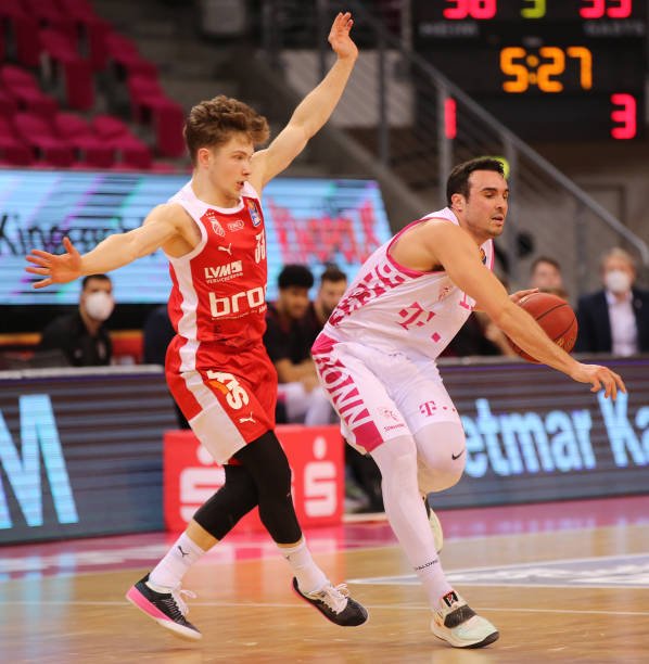 通过全息投 通过全息投