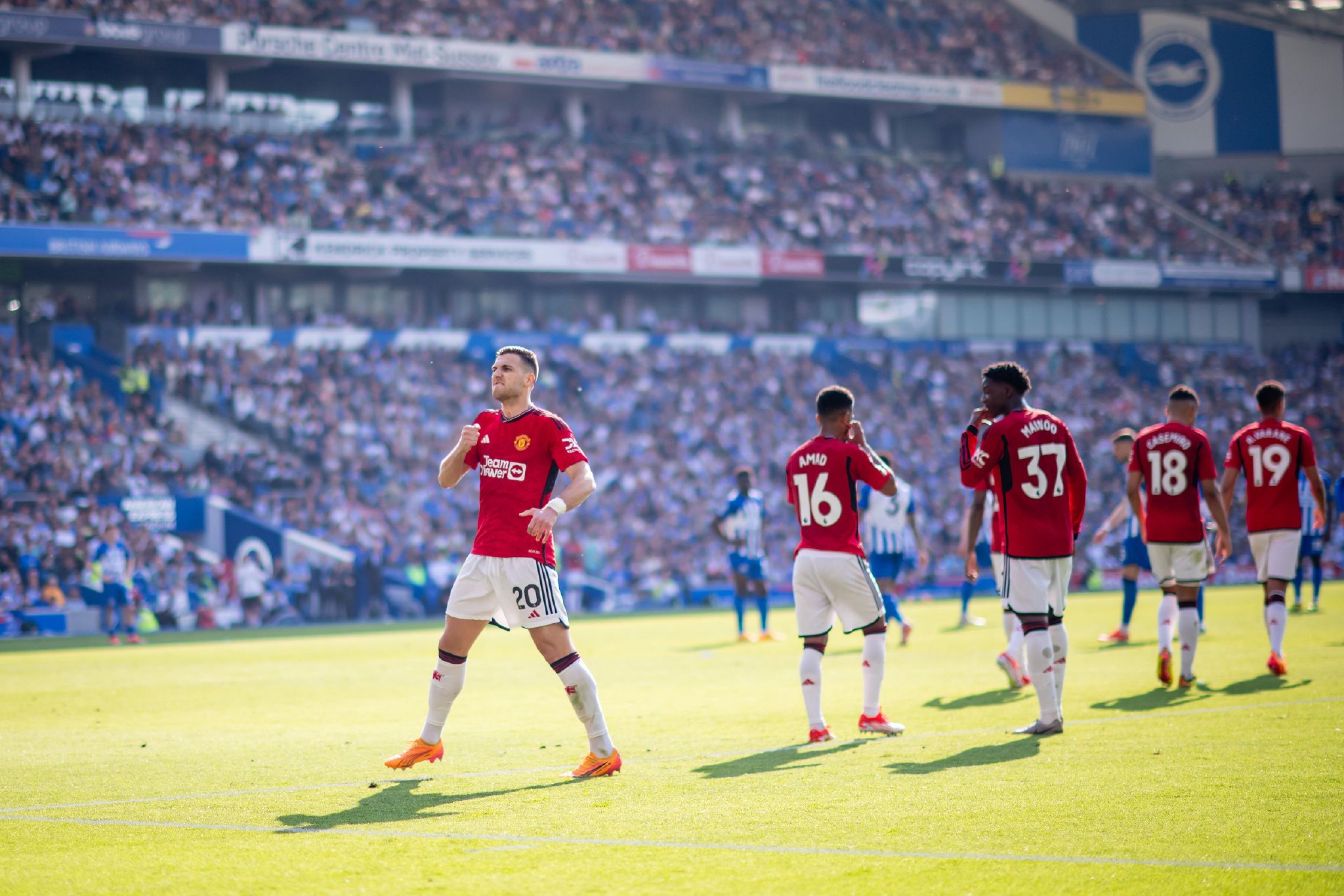 社交媒体上 社交媒体上